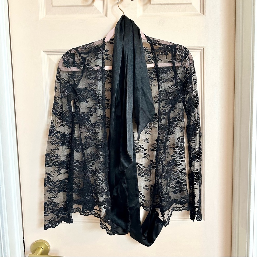Floral black lace ribbon top